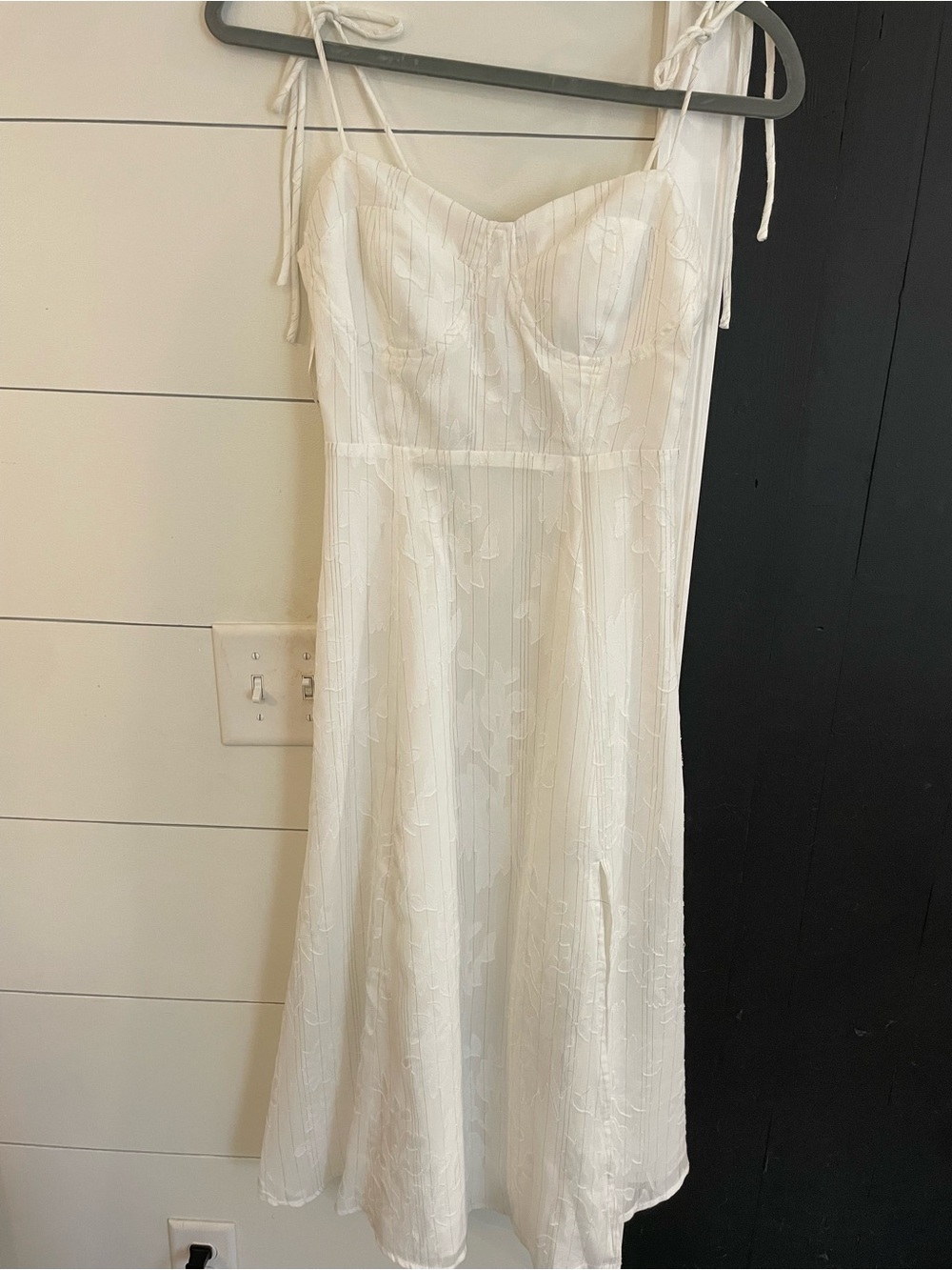Lulu’s Loveliest Looks White Floral Jacquard Tie-Strap Midi Dress